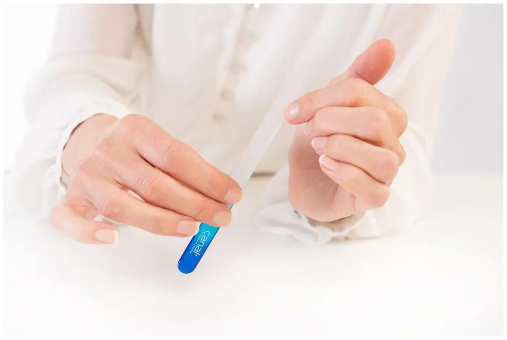 Canal Lime à ongles en verre solide, manche coloré - 8 cm