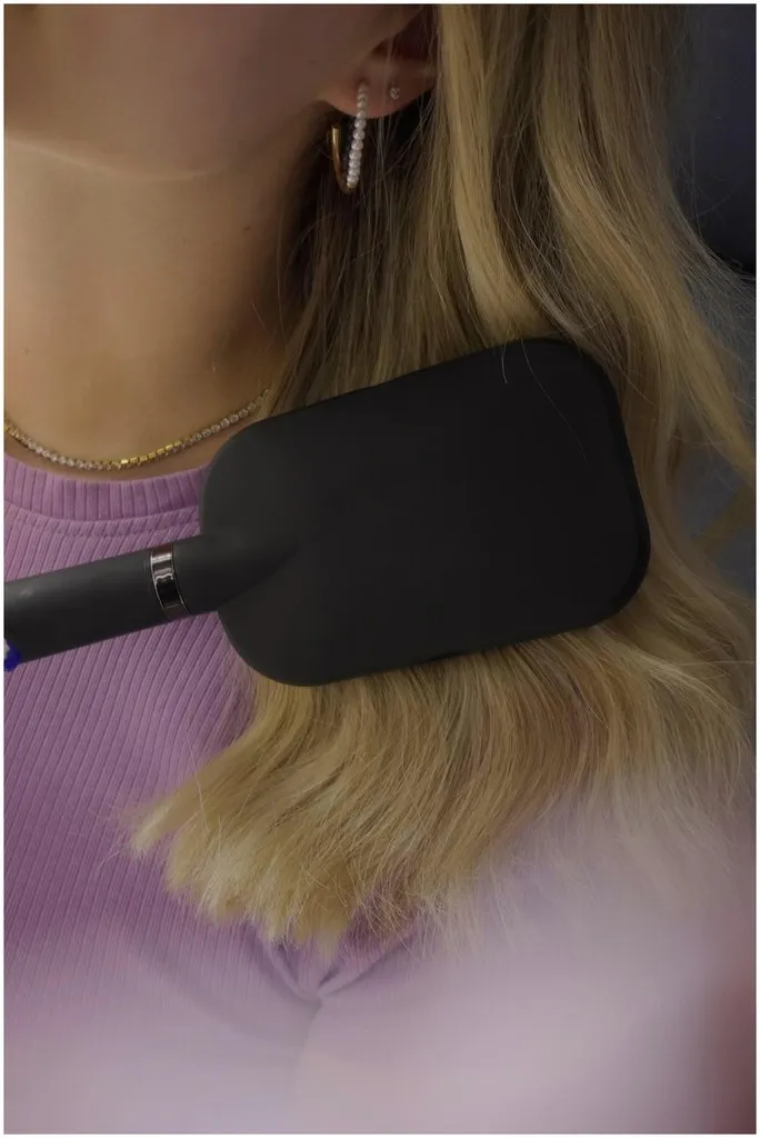Bellody Patented hairbrush with self-cleaning function