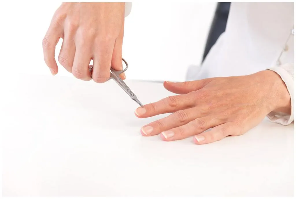 Canal Ciseaux à cuticules courbes, inoxydables 9cm